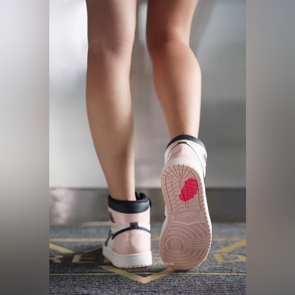 NWT NIKE AIR JORDAN 1 RETRO HIGH "ATMOSPHERE (W) - Picture 5 of 16